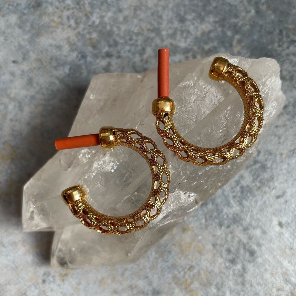 🌝 Gold Puff Hoop Earrings 🌝 - Picture 1 of 8